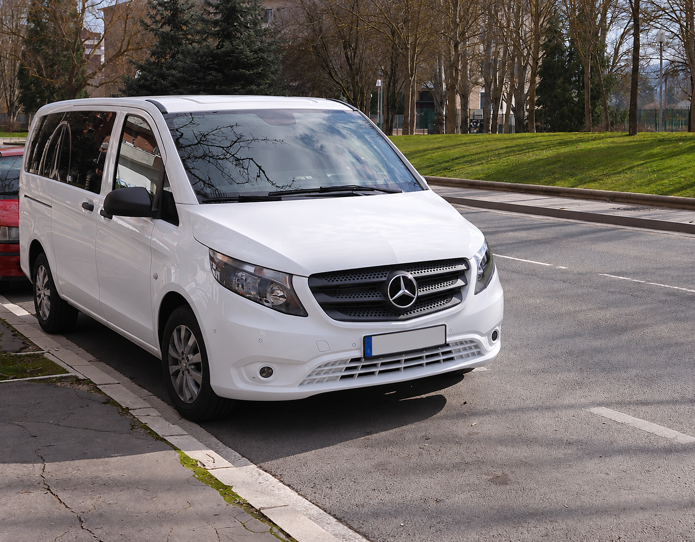 White Mercedes-Benz Vito Tourer with a blank licence plate